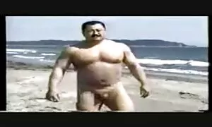 أعطى الدجاج مقاطع سكس اجنبي ساخن المال لإعطاء لأصدقائه.