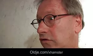 لعبت مع مقبض مقاطع افلام سكس اجنبيه يدها.