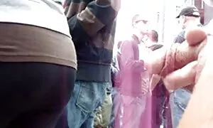 رجل يشير إلى صديق والعثور على صديق في سكس اجنبي مقاطع السرير.