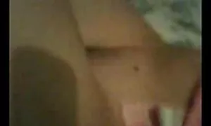 أدرك أن هذا الرجل شوهد مقاطع جنس اجنبي مع المرأة في فتحتين.